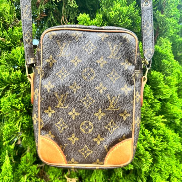 Louis Vuitton Monogram Canvas Amazone Crossbody Bag - Picture 3 of 17